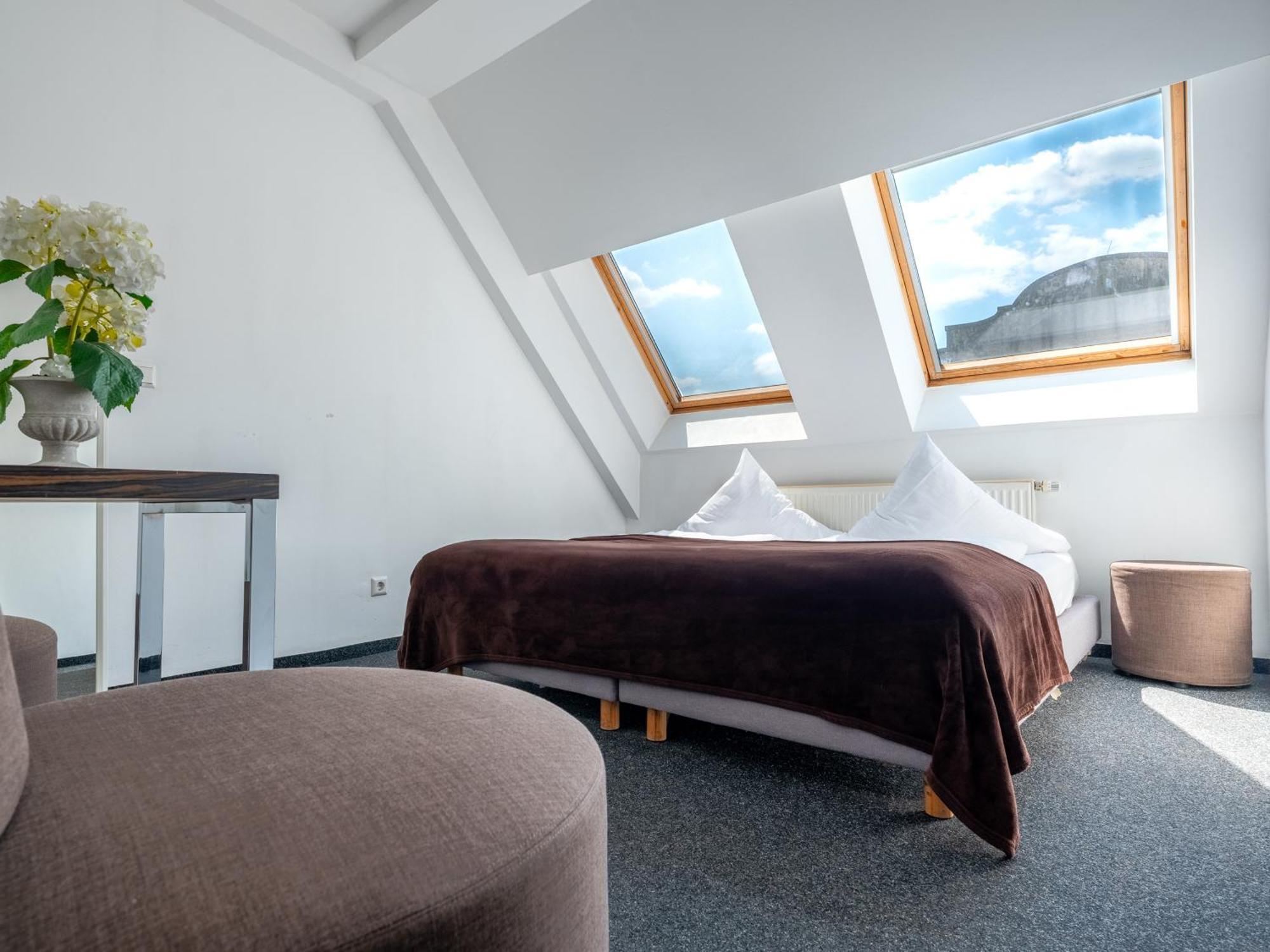 Double or Twin Room Private Bathroom
