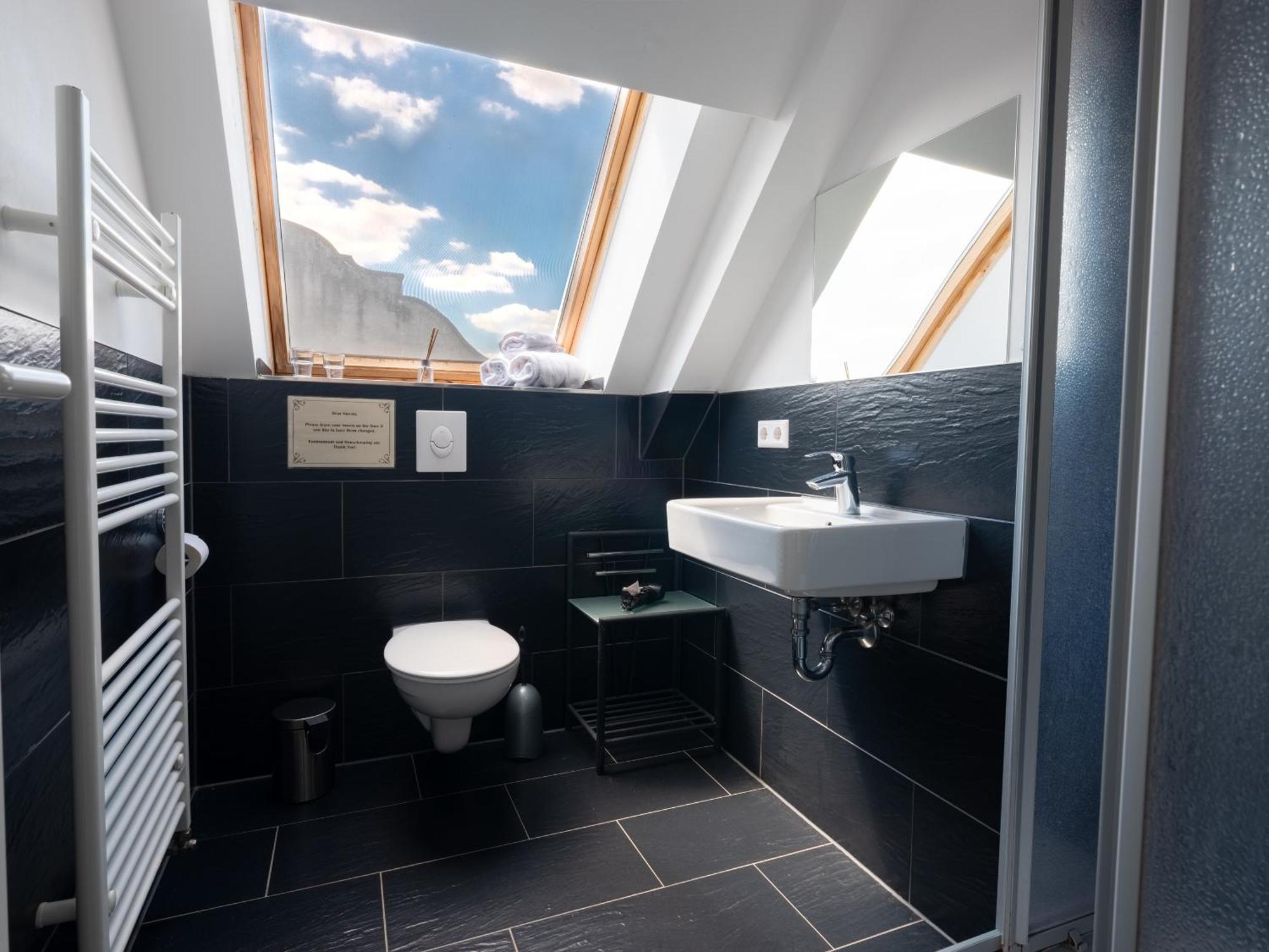 Double or Twin Room Private Bathroom