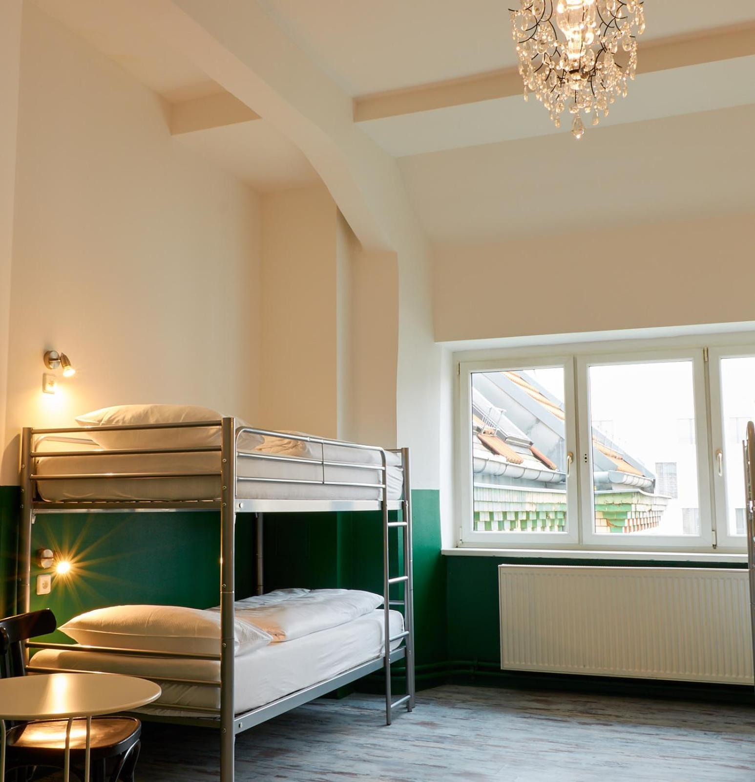 Seng på sovesal med plads til 4 personer